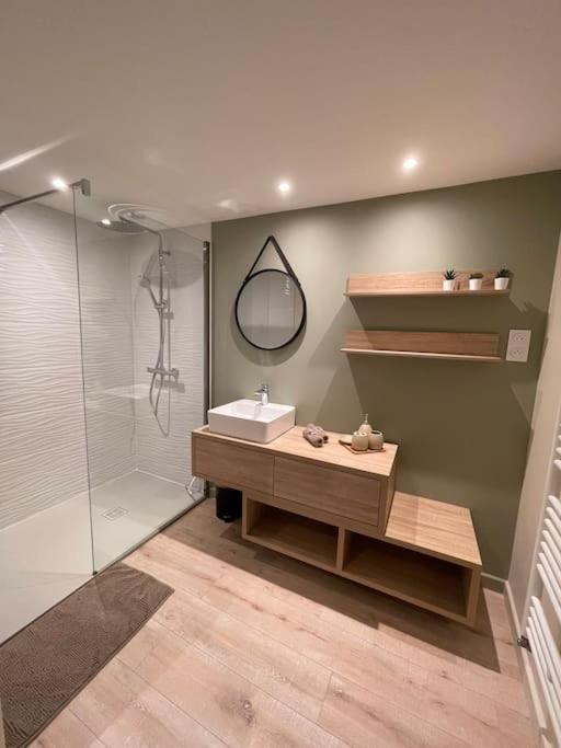 Suite Cosy Au Coeur De Vinzelles Proche Macon Tout Equipe Avec Salon D'Exterieur Exterior foto